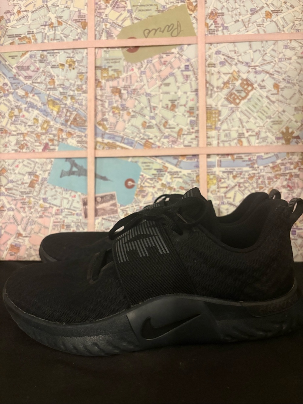 Nike Black Low-Top Sneakers with White Tongue Label